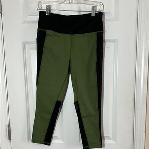 LuLaRoe Fearless Crop Leggings.  Size Large